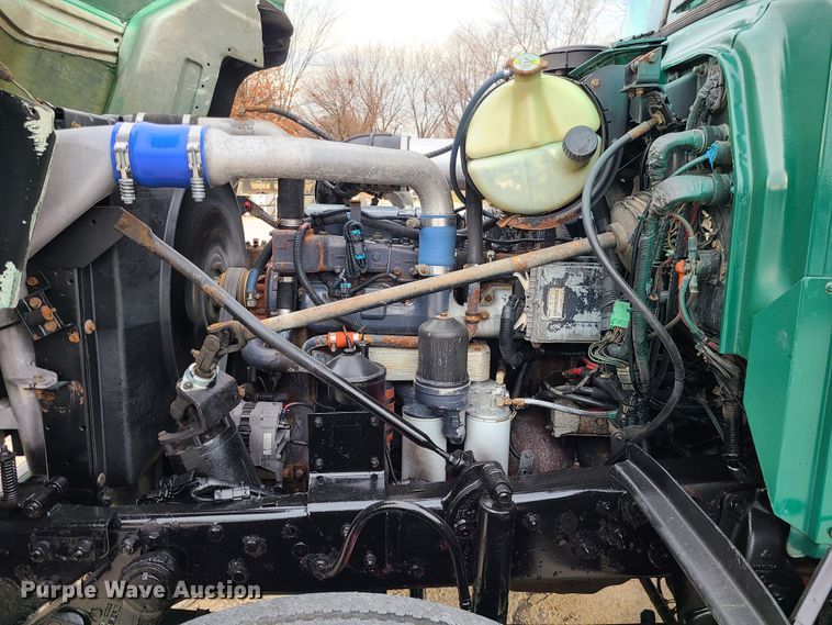 image for item DJ1687 2001 Mack RD688S  roll-off container truck