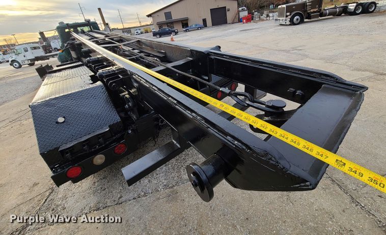 image for item DJ1687 2001 Mack RD688S  roll-off container truck