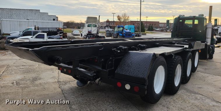 image for item DJ1687 2001 Mack RD688S  roll-off container truck