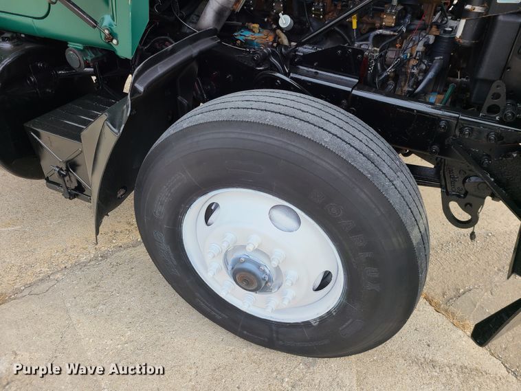 image for item DJ1687 2001 Mack RD688S  roll-off container truck