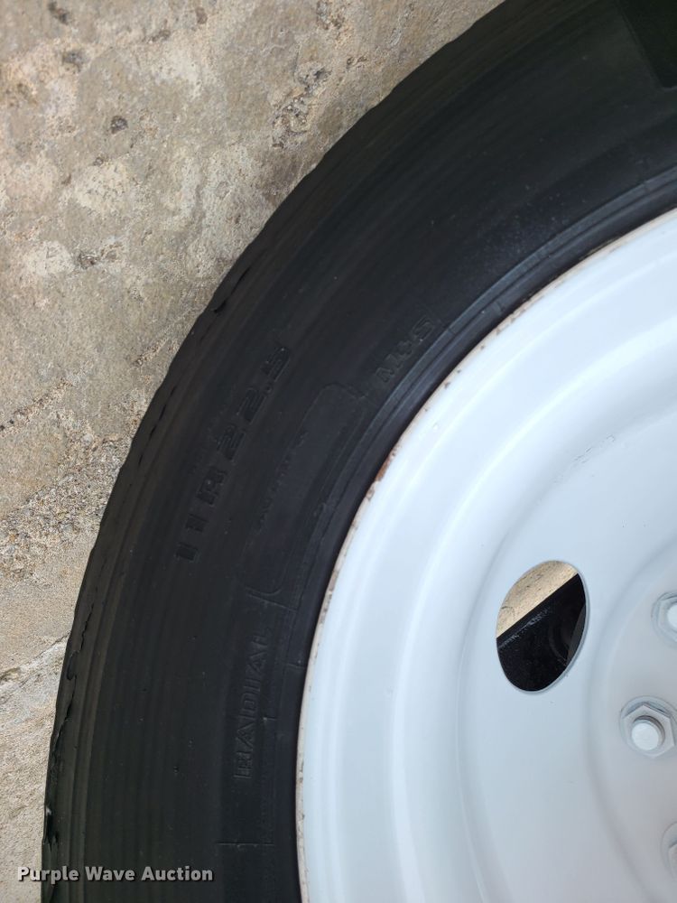 image for item DJ1687 2001 Mack RD688S  roll-off container truck