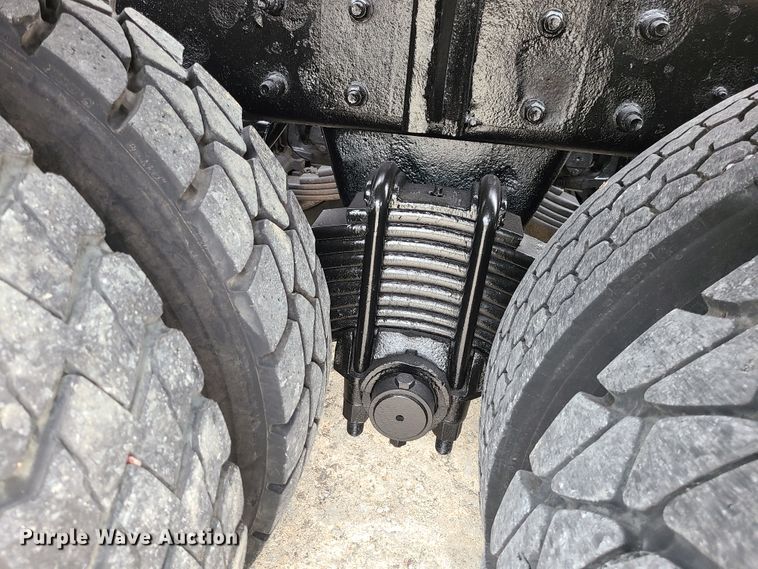 image for item DJ1687 2001 Mack RD688S  roll-off container truck