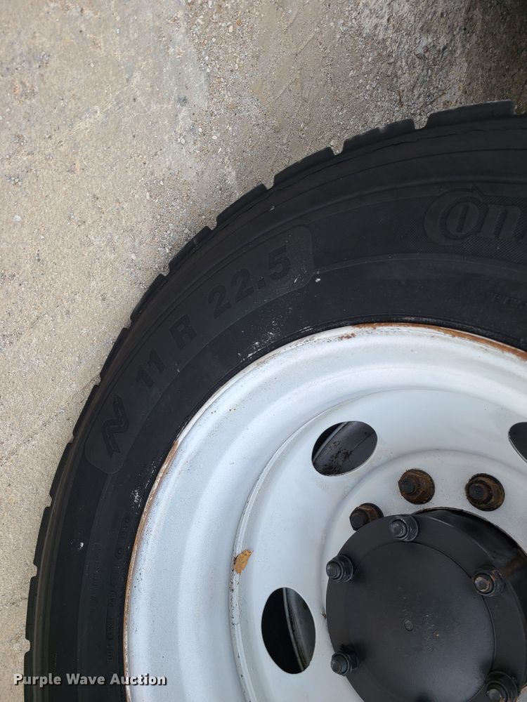 image for item DJ1687 2001 Mack RD688S  roll-off container truck