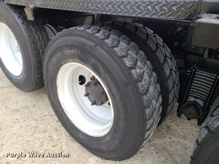 image for item DJ1687 2001 Mack RD688S  roll-off container truck