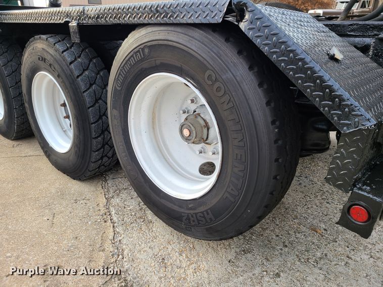 image for item DJ1687 2001 Mack RD688S  roll-off container truck