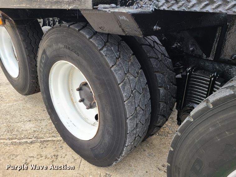 image for item DJ1687 2001 Mack RD688S  roll-off container truck