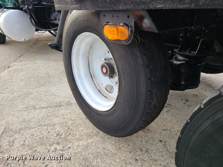 image for item DJ1687 2001 Mack RD688S  roll-off container truck