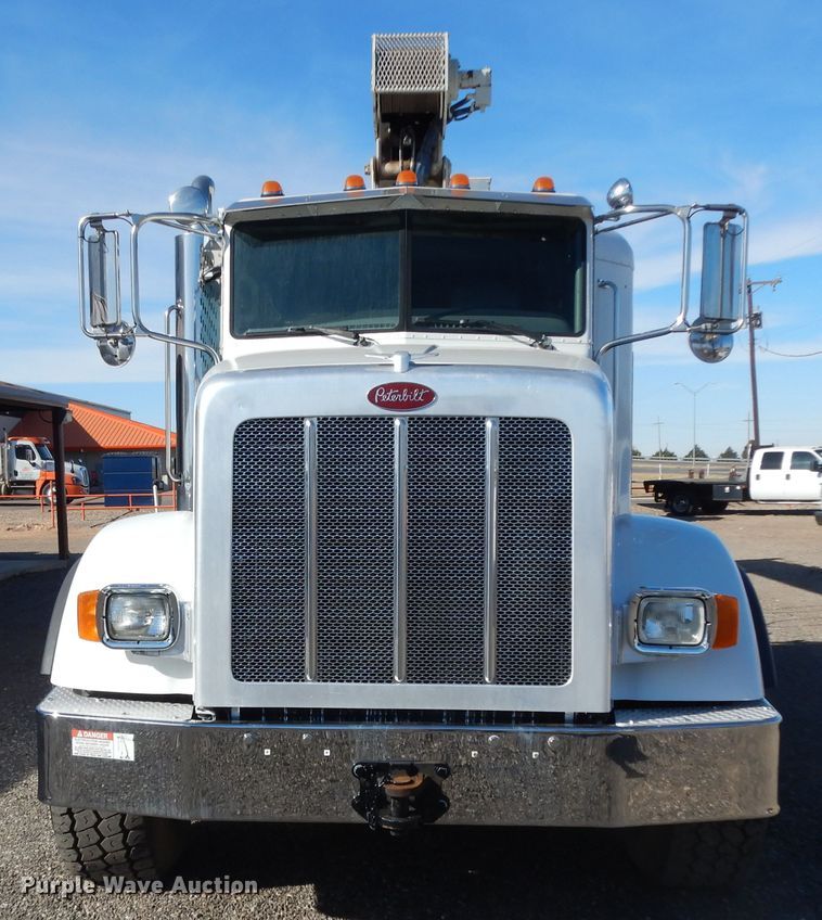 image for item DJ7484 2014 Peterbilt 365  crane truck