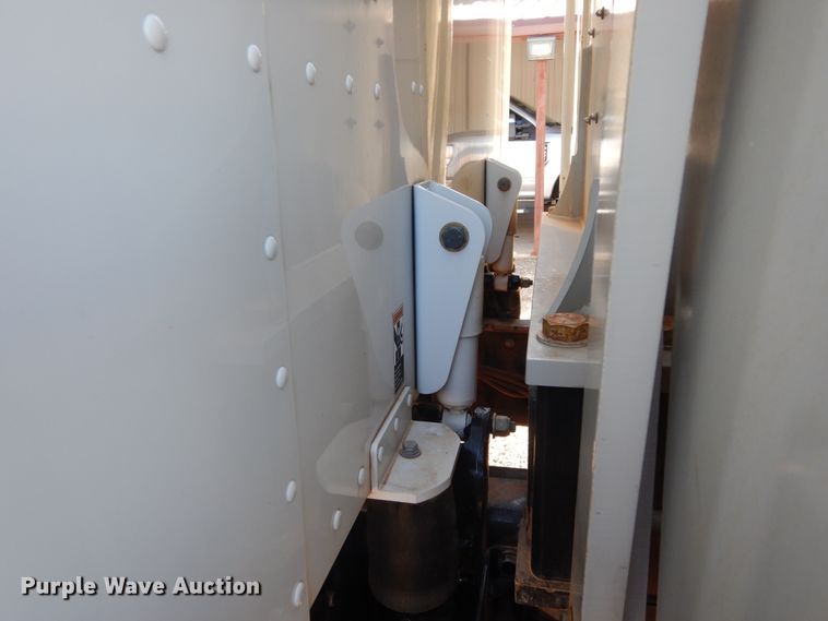 image for item DJ7484 2014 Peterbilt 365  crane truck