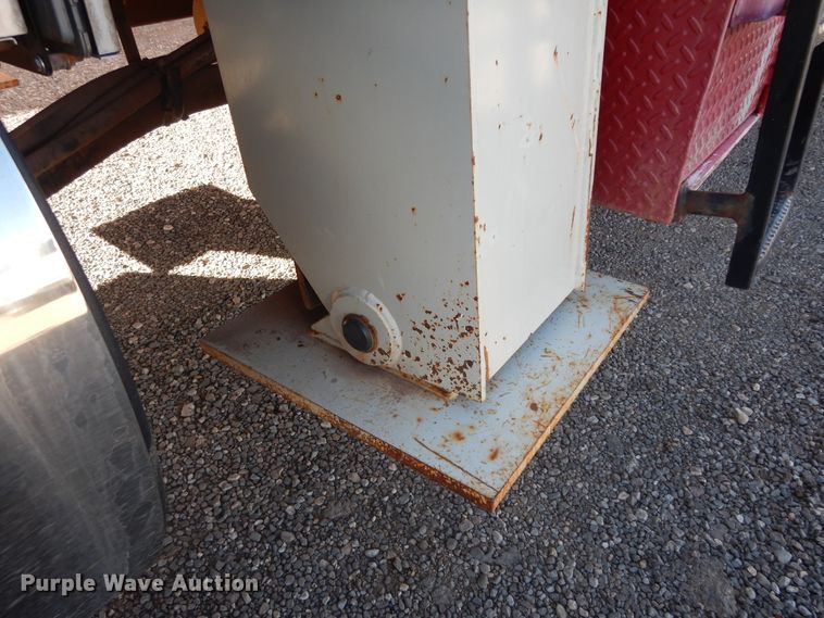 image for item DJ7484 2014 Peterbilt 365  crane truck