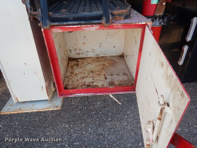 image for item DJ7484 2014 Peterbilt 365  crane truck