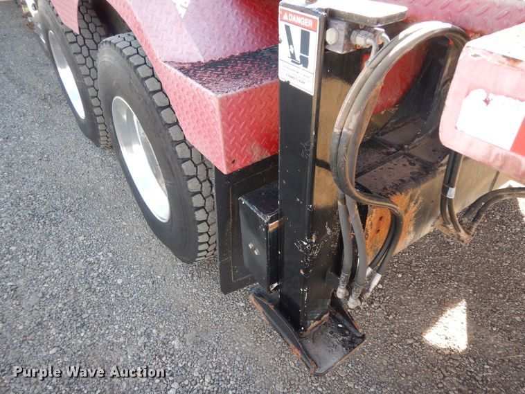 image for item DJ7484 2014 Peterbilt 365  crane truck