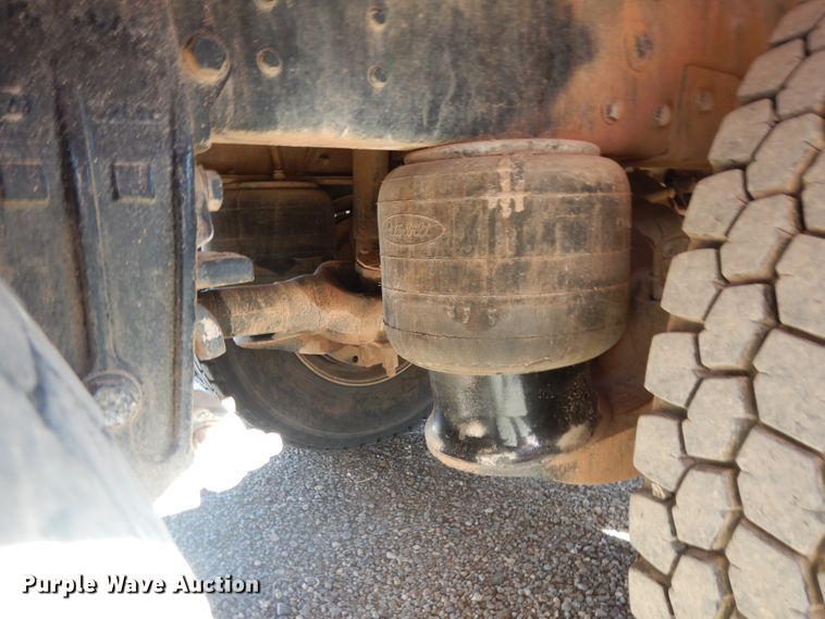 image for item DJ7484 2014 Peterbilt 365  crane truck