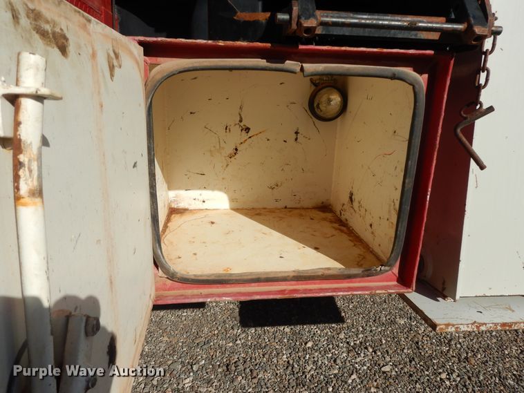 image for item DJ7484 2014 Peterbilt 365  crane truck