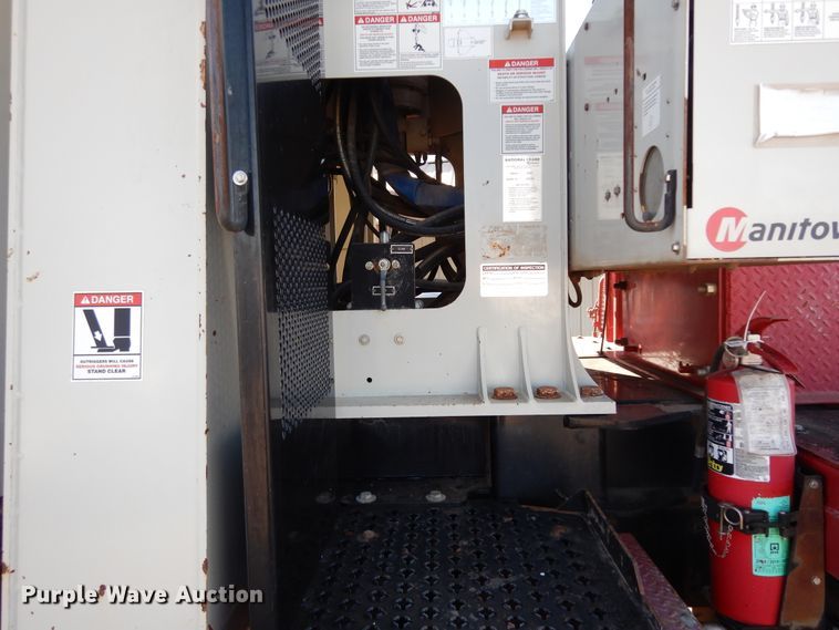 image for item DJ7484 2014 Peterbilt 365  crane truck