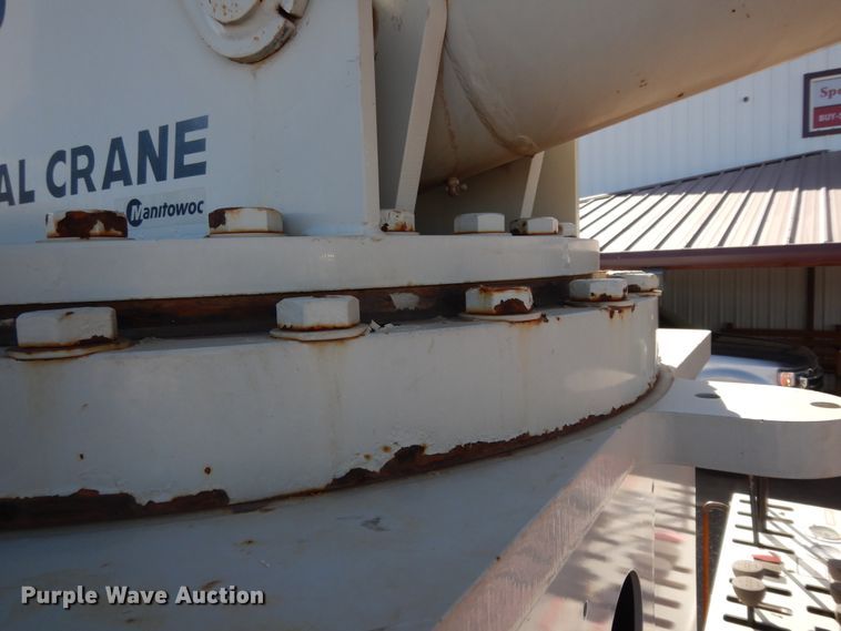 image for item DJ7484 2014 Peterbilt 365  crane truck