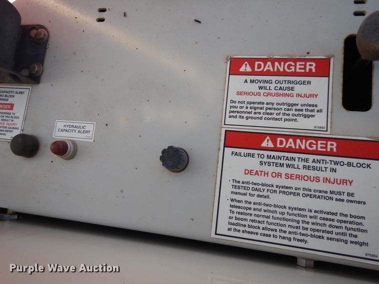 image for item DJ7484 2014 Peterbilt 365  crane truck