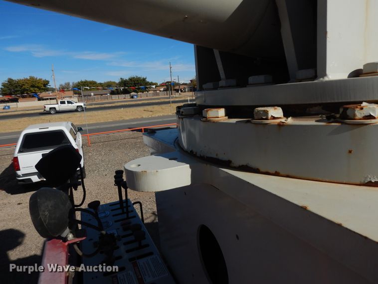 image for item DJ7484 2014 Peterbilt 365  crane truck