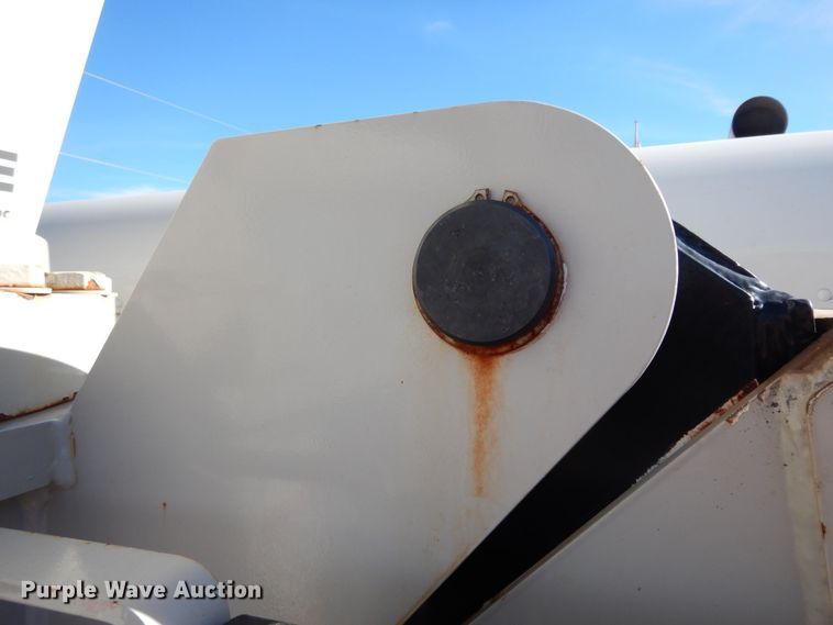 image for item DJ7484 2014 Peterbilt 365  crane truck