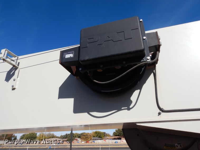 image for item DJ7484 2014 Peterbilt 365  crane truck