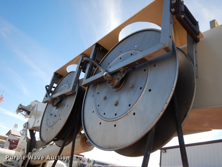 image for item DJ7484 2014 Peterbilt 365  crane truck