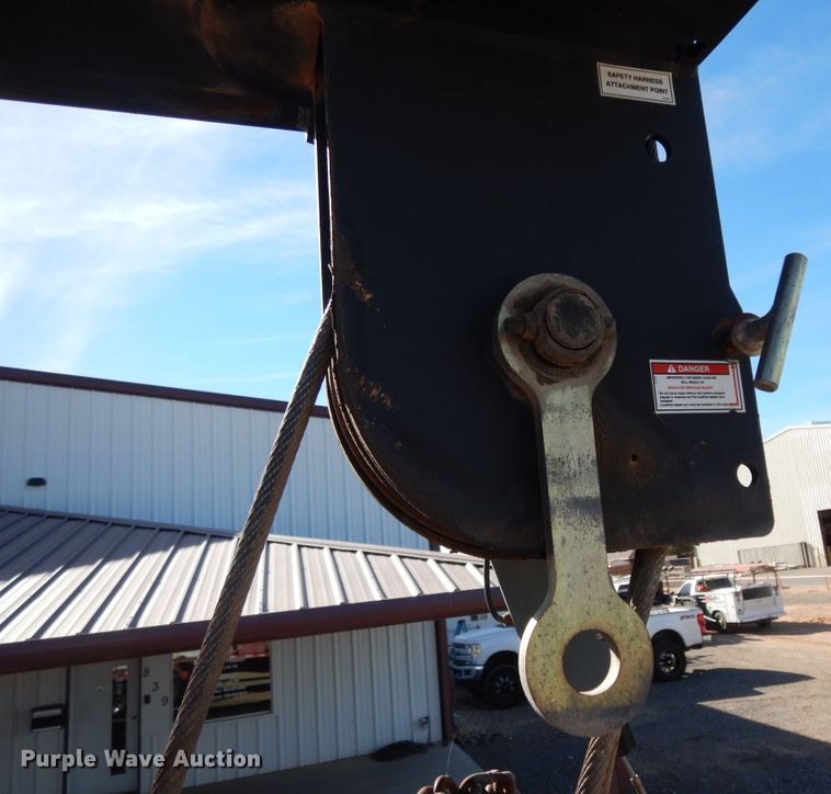 image for item DJ7484 2014 Peterbilt 365  crane truck