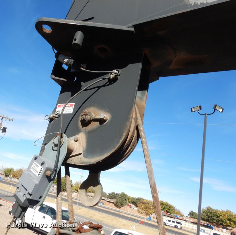 image for item DJ7484 2014 Peterbilt 365  crane truck