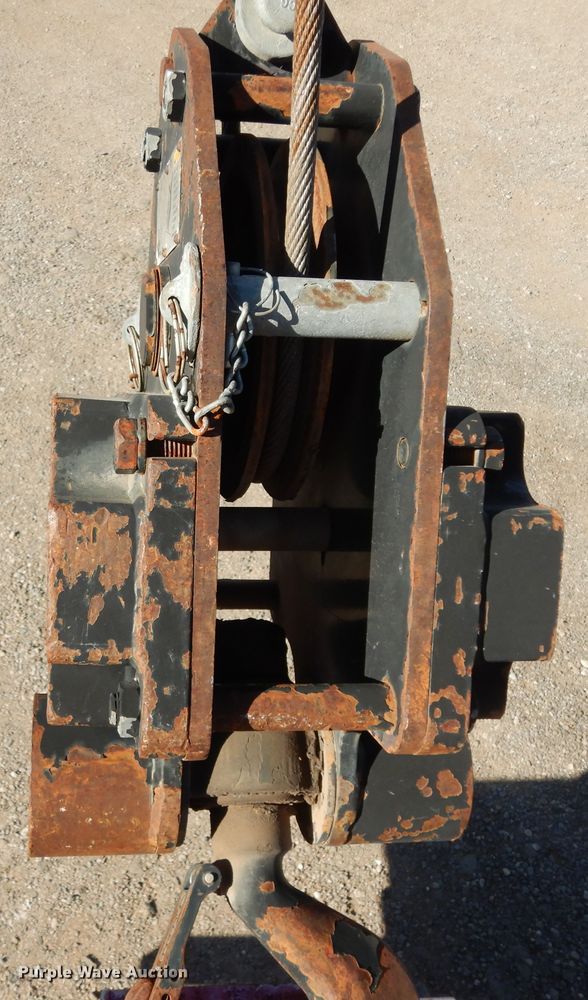 image for item DJ7484 2014 Peterbilt 365  crane truck