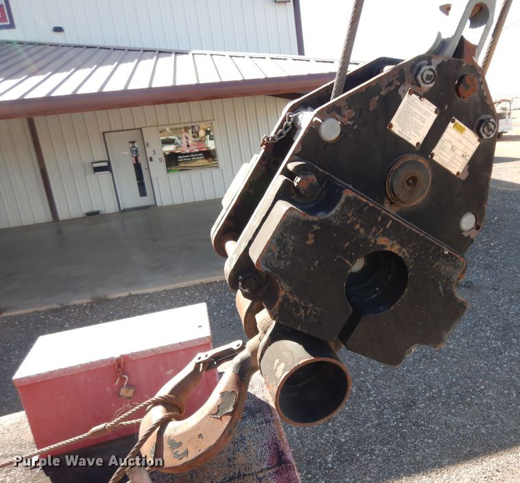 image for item DJ7484 2014 Peterbilt 365  crane truck