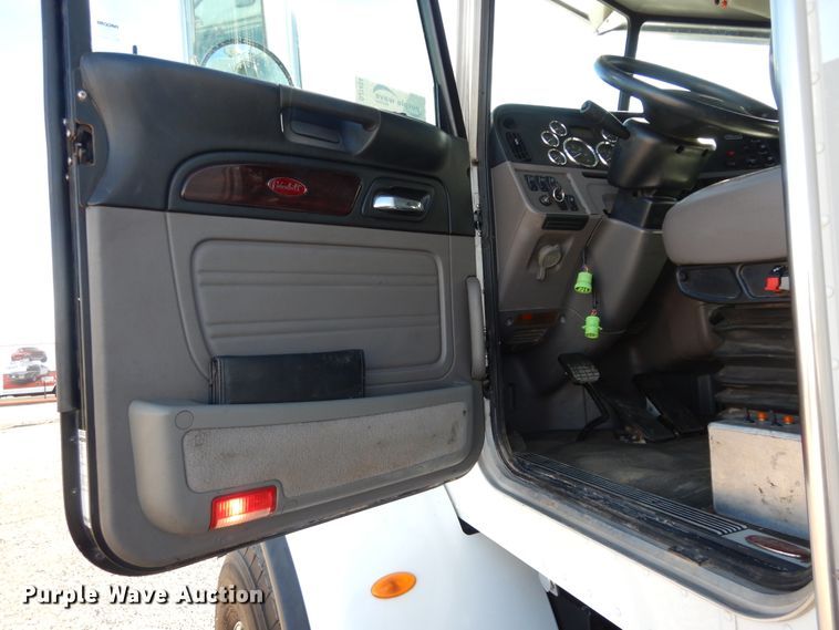 image for item DJ7484 2014 Peterbilt 365  crane truck