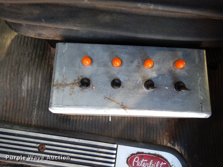 image for item DJ7484 2014 Peterbilt 365  crane truck