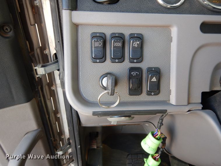 image for item DJ7484 2014 Peterbilt 365  crane truck