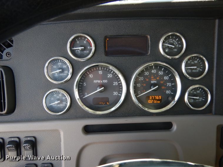 image for item DJ7484 2014 Peterbilt 365  crane truck