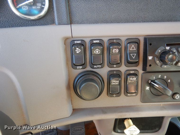 image for item DJ7484 2014 Peterbilt 365  crane truck