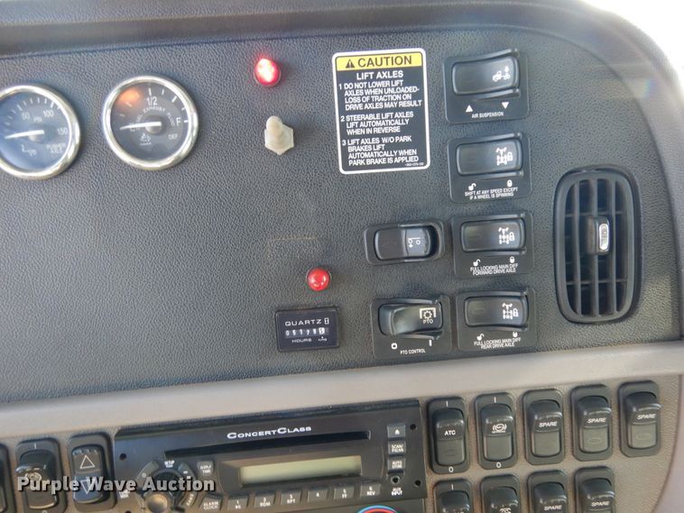 image for item DJ7484 2014 Peterbilt 365  crane truck