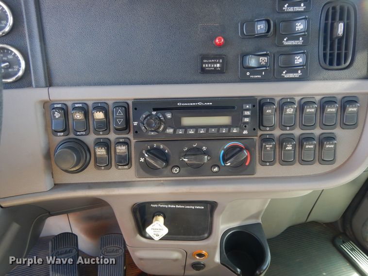 image for item DJ7484 2014 Peterbilt 365  crane truck