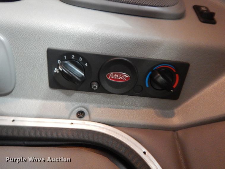 image for item DJ7484 2014 Peterbilt 365  crane truck