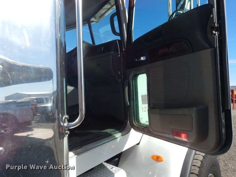 image for item DJ7484 2014 Peterbilt 365  crane truck