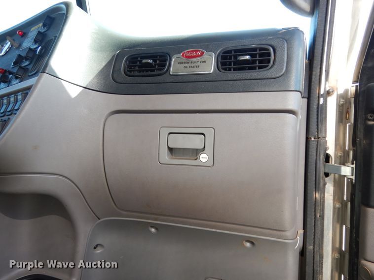 image for item DJ7484 2014 Peterbilt 365  crane truck