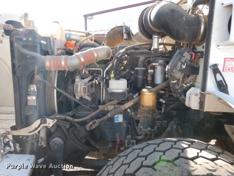 image for item DJ7484 2014 Peterbilt 365  crane truck