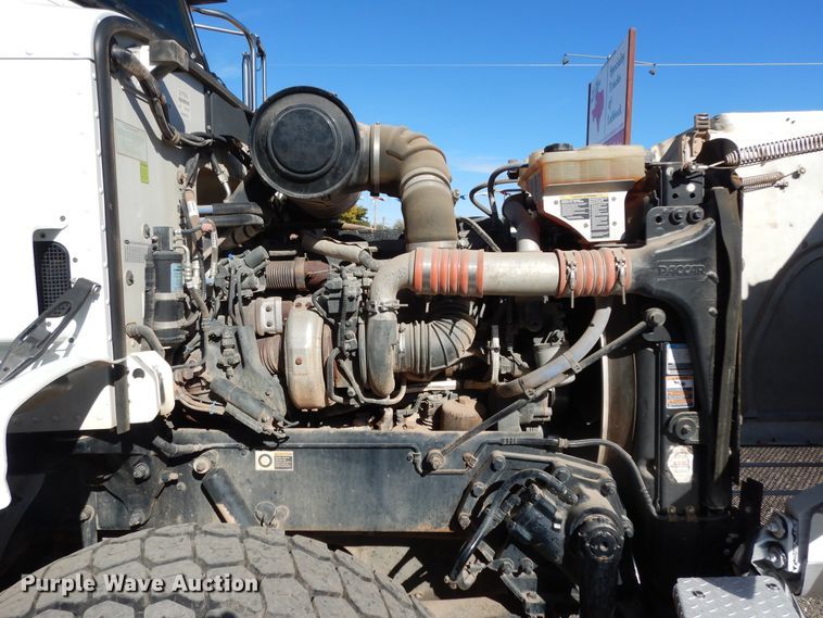 image for item DJ7484 2014 Peterbilt 365  crane truck