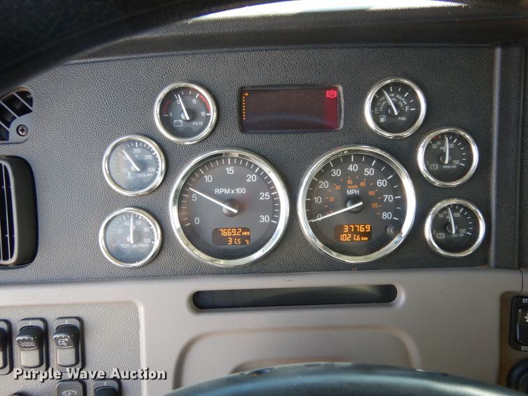 image for item DJ7484 2014 Peterbilt 365  crane truck