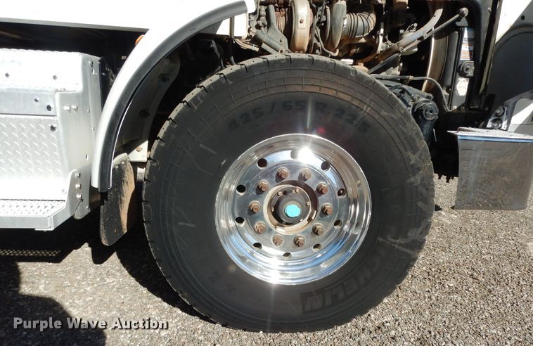 image for item DJ7484 2014 Peterbilt 365  crane truck