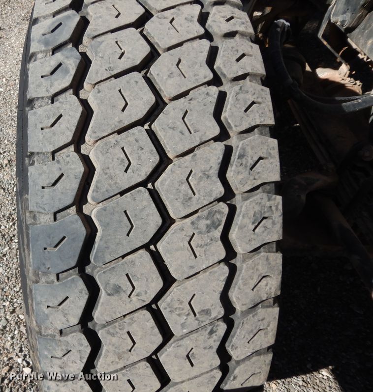 image for item DJ7484 2014 Peterbilt 365  crane truck