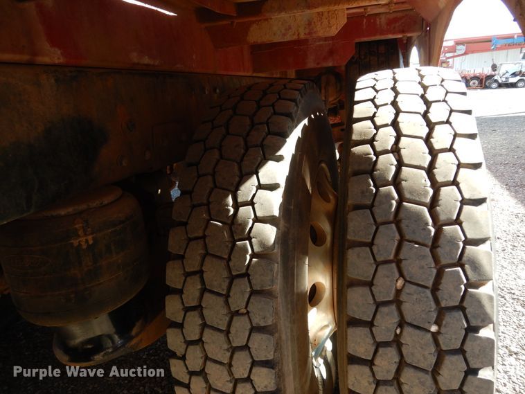 image for item DJ7484 2014 Peterbilt 365  crane truck