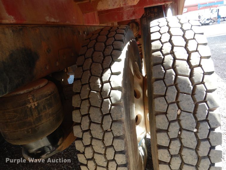 image for item DJ7484 2014 Peterbilt 365  crane truck