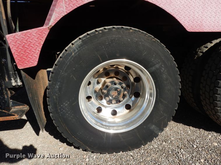 image for item DJ7484 2014 Peterbilt 365  crane truck