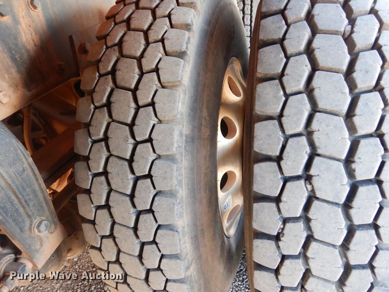 image for item DJ7484 2014 Peterbilt 365  crane truck