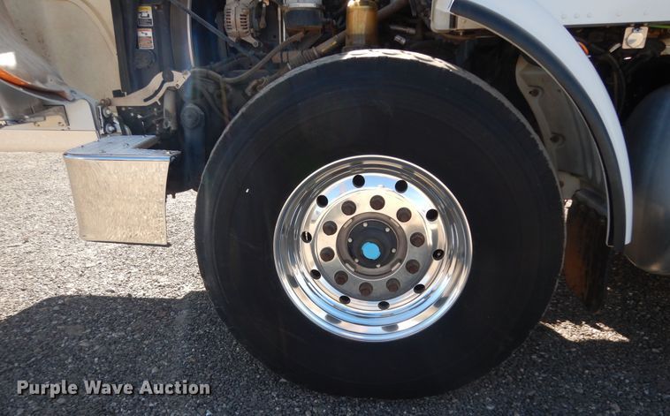 image for item DJ7484 2014 Peterbilt 365  crane truck