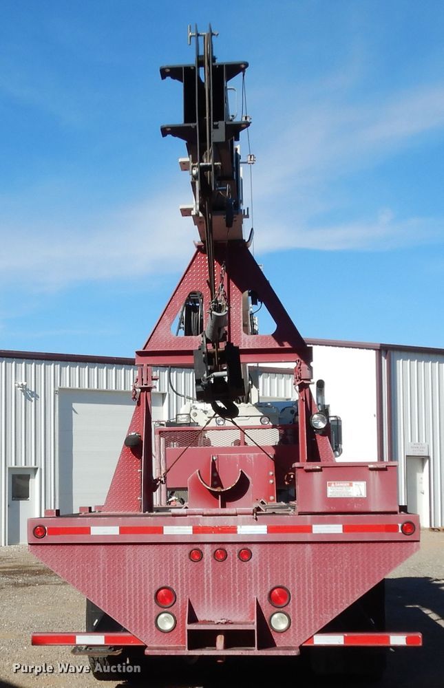 image for item DJ7485 2014 Peterbilt 365  crane truck